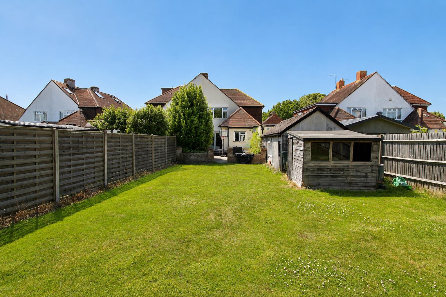 3 bed property in Mitchley Grove, South Croydon